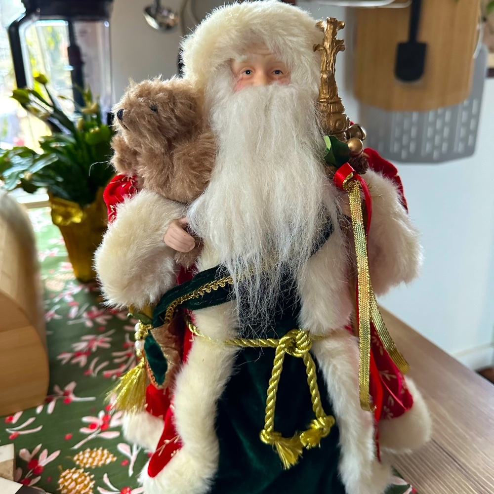 15” Beautiful Santa TableTop/TreeTopper